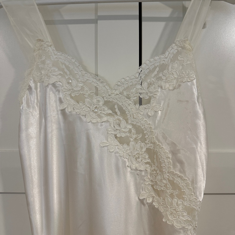 Elegant Ivory Lace Trim Nightgown Small
